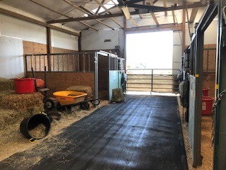 black rubber barn aisle mat